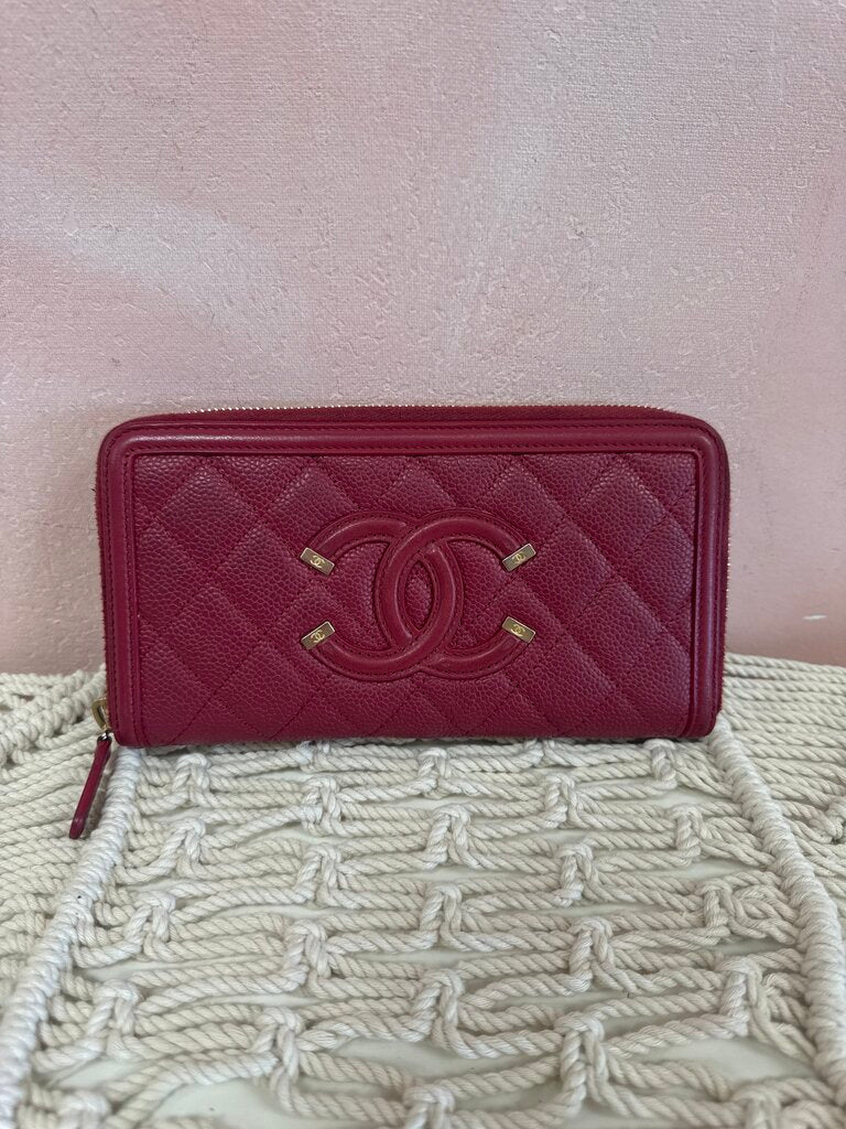 Chanel Filigree Interlocking CC Continental Wallet (As Is)