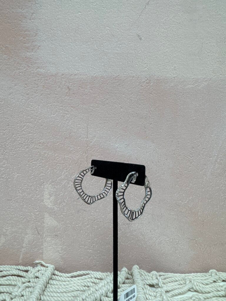 14k White/Black Gold Pave Diamond Wavy Hoop Earring