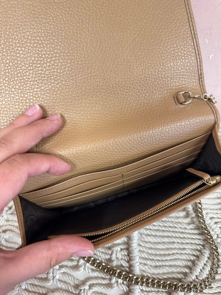 Gucci Camelia Soho Wallet On A Chain