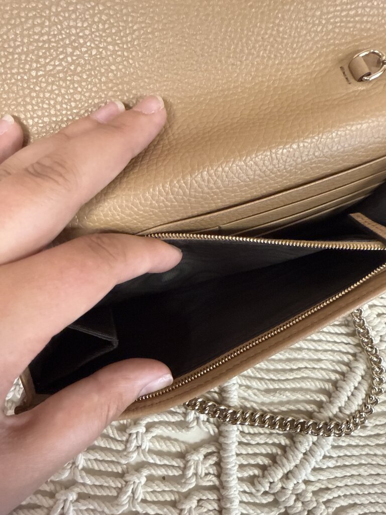 Gucci Camelia Soho Wallet On A Chain