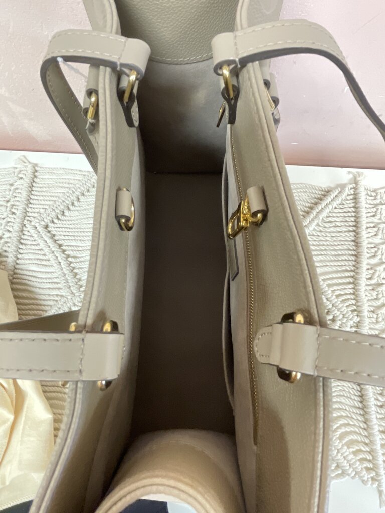 Louis Vuitton Turtledove Onthego MM Tote ($3550 in stores)