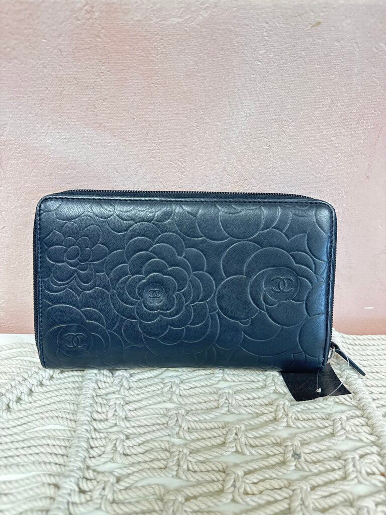 Chanel Black Camellia Large Zip Around Wallet Organizer '10-11