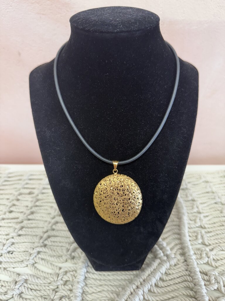 *14k Filagree Pendant Rubber Choker Necklace 5grams