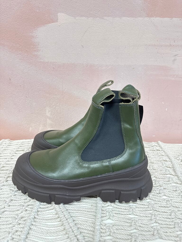 Sofie D'Hoore Olive Chelsea Boot
