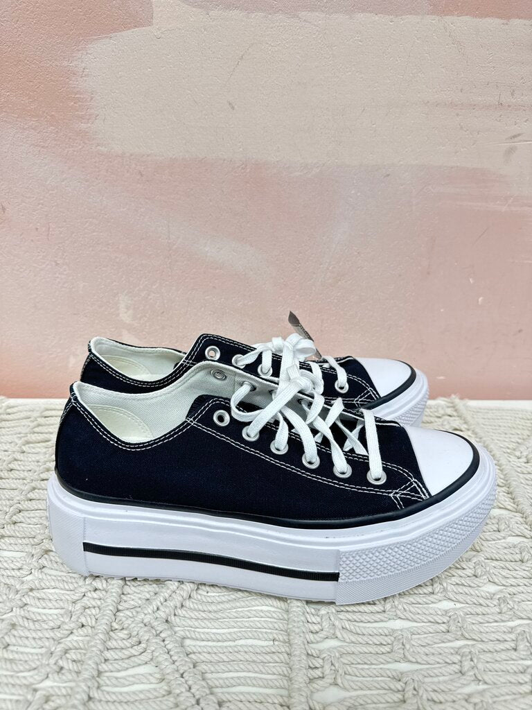 Converse Black Platform Sneaker