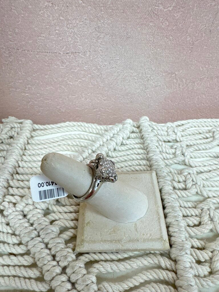 *(7) 18k Diamond Cluster Diamond Ring