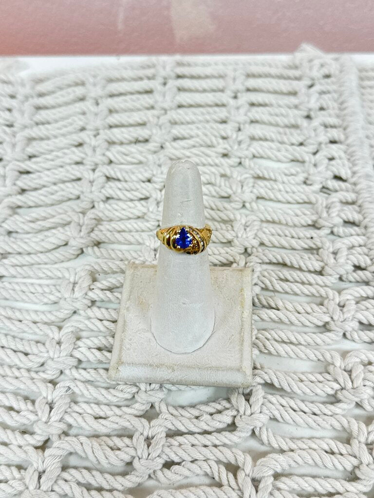 *(42)14k Tanzanite and Diamond Ring
