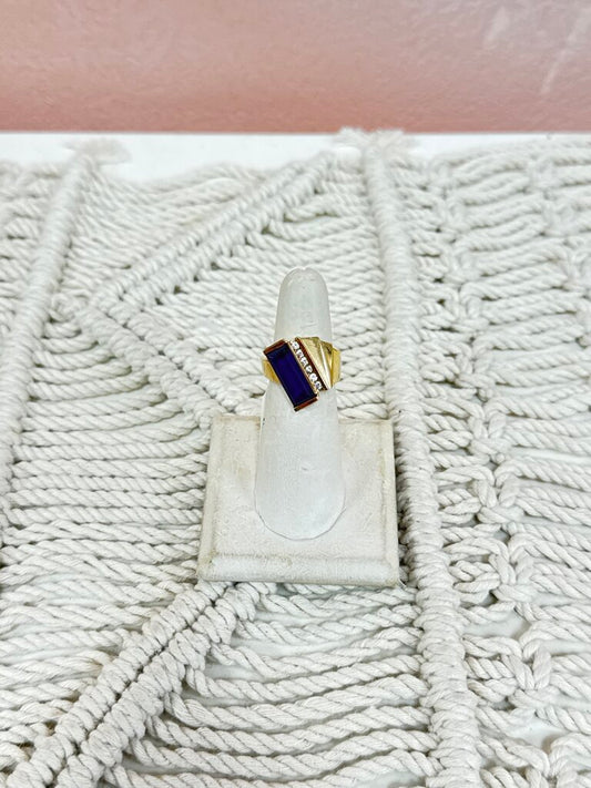*(46)14k Amethyst and Diamond Ring
