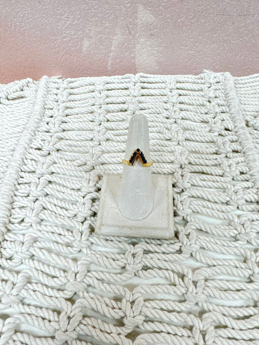 *(36)14k Sapphire V Vintage Ring