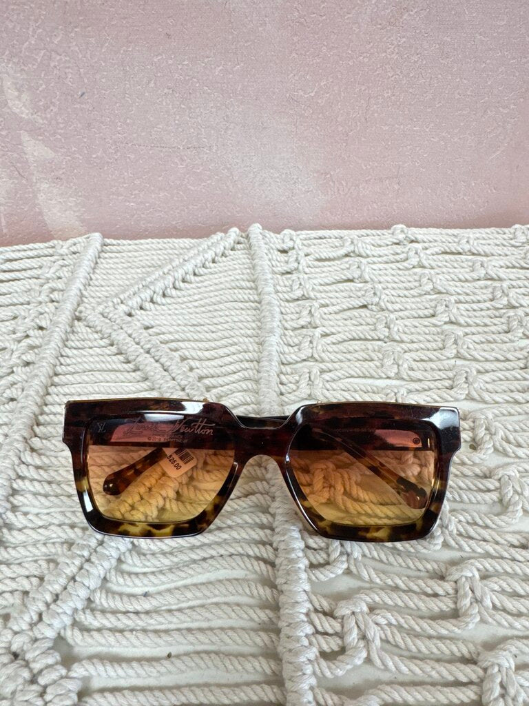 Louis Vuitton Tortoise Millioaire Sunglasses w/Dust bag
