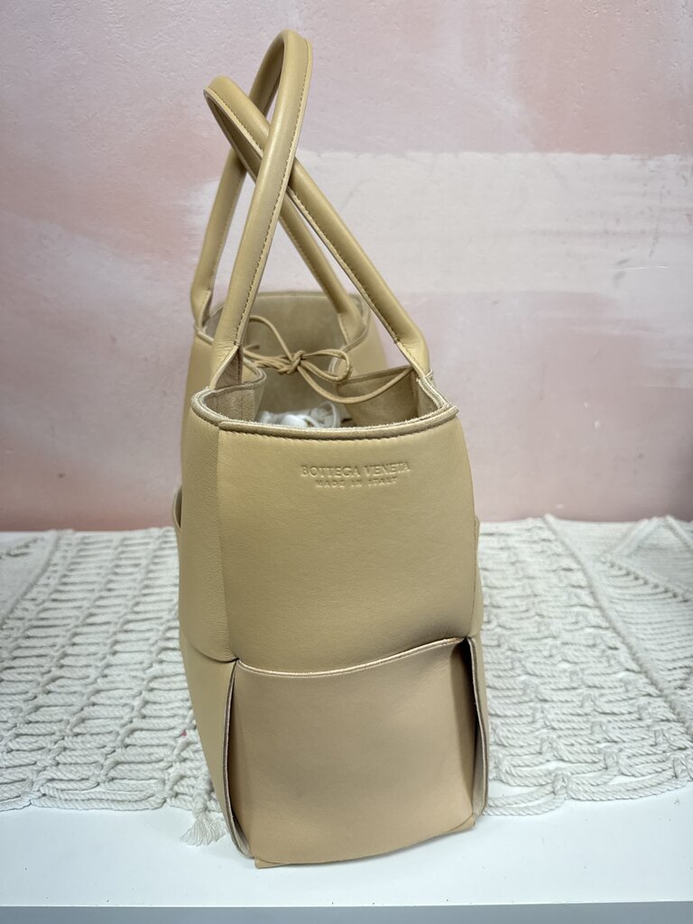 Bottega Tan Intrecciato Med Arco Tote w/Dustbag