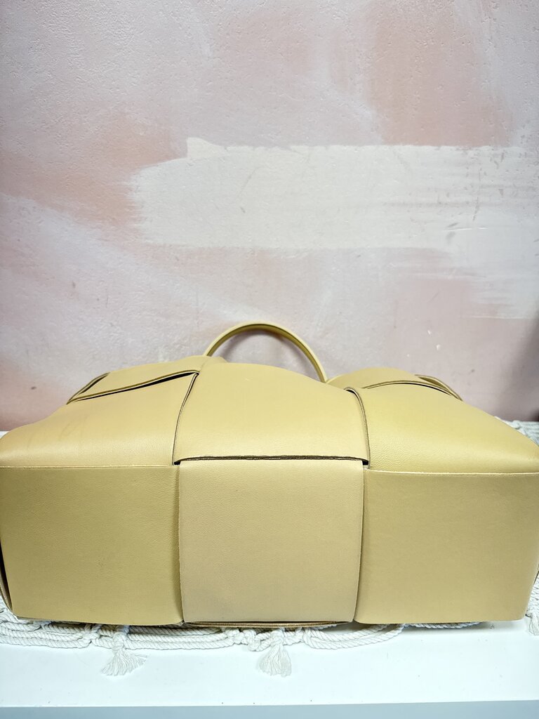 Bottega Tan Intrecciato Med Arco Tote w/Dustbag