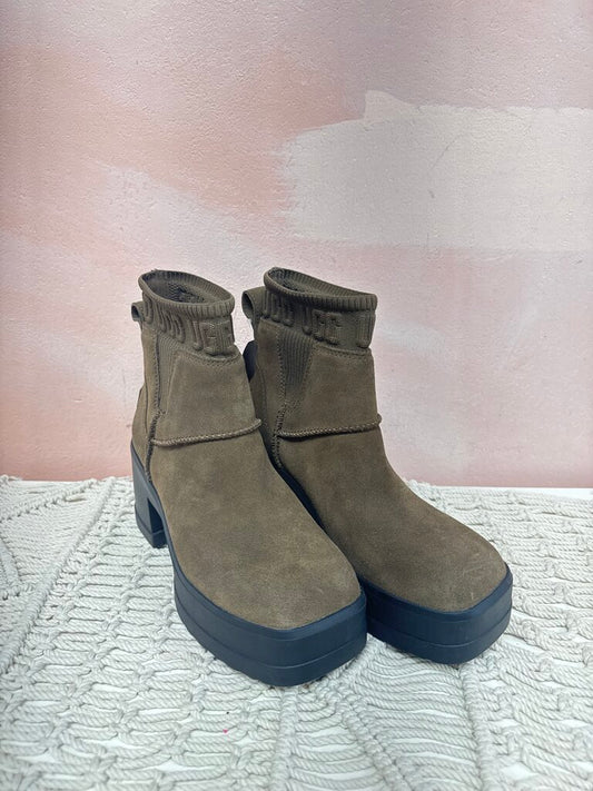 Ugg Brown Chelsea Boot