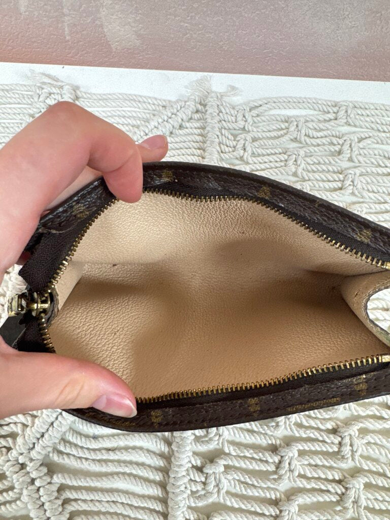 Louis Vuitton Monogram Toiletry Pouch 15 '01