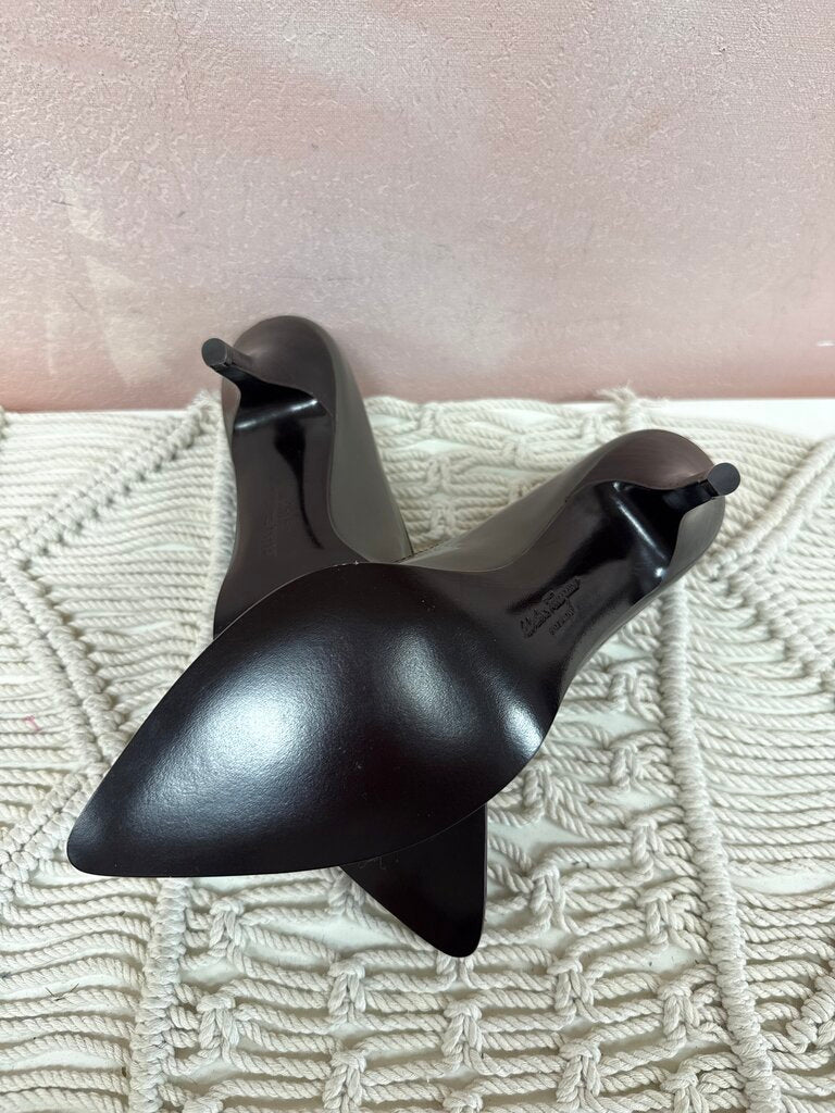 Ferragamo Moss Leather Pump NWT