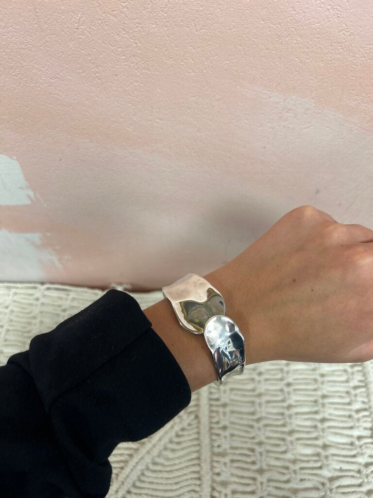 Uno de 50 Silver Hammered Hinge Bracelet w/Dustbag
