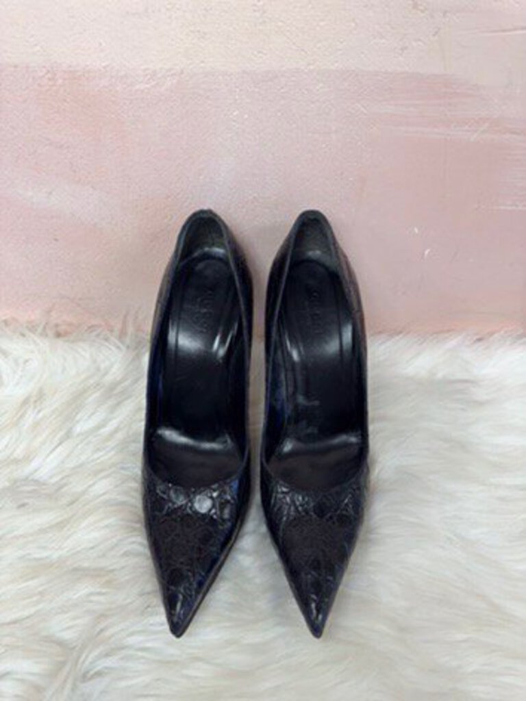 Gucci Black Embossed Vintage Pump