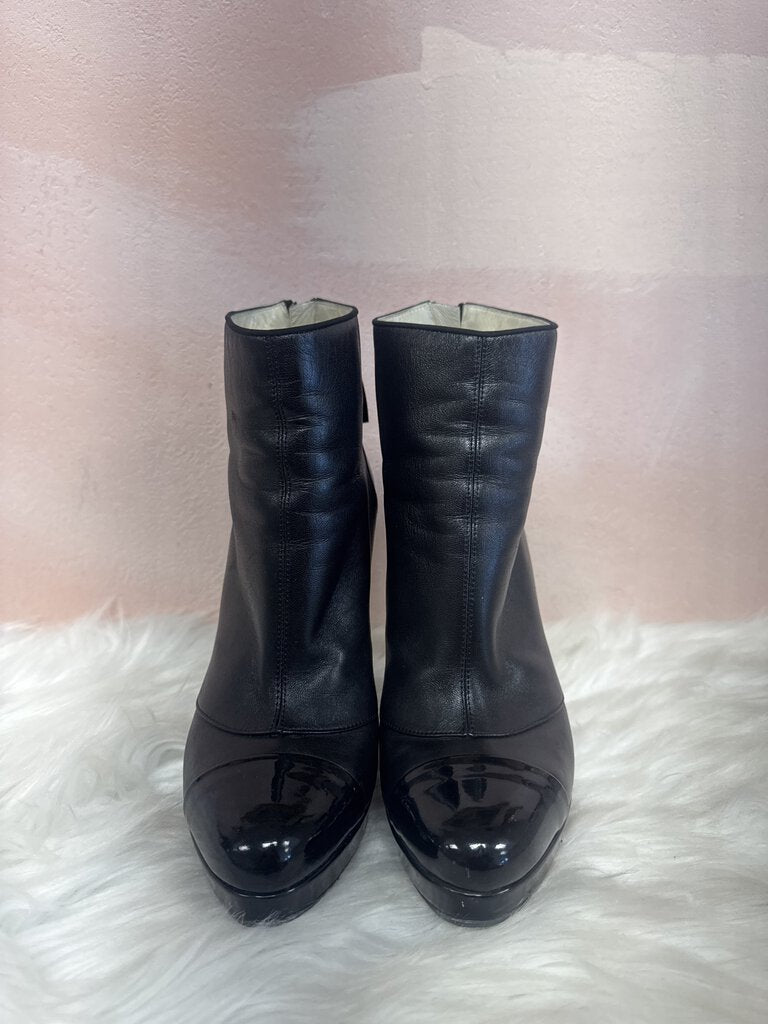 Chanel Black Leather Interlocking CC Logo Boots