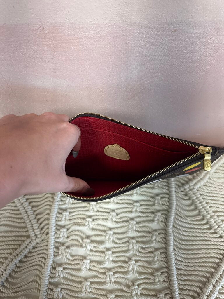 Louis Vuitton Monogram Kusama Polka Dot Neverful Pochette '23