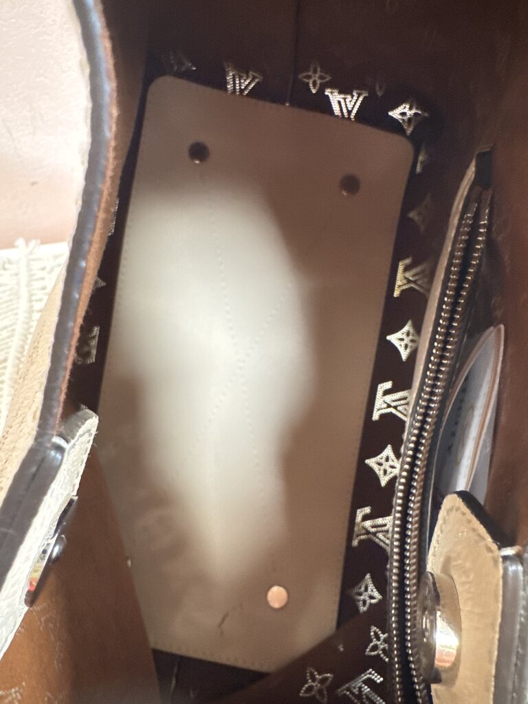 Louis Vuitton Carmel Cream Mahina Galet Hobo