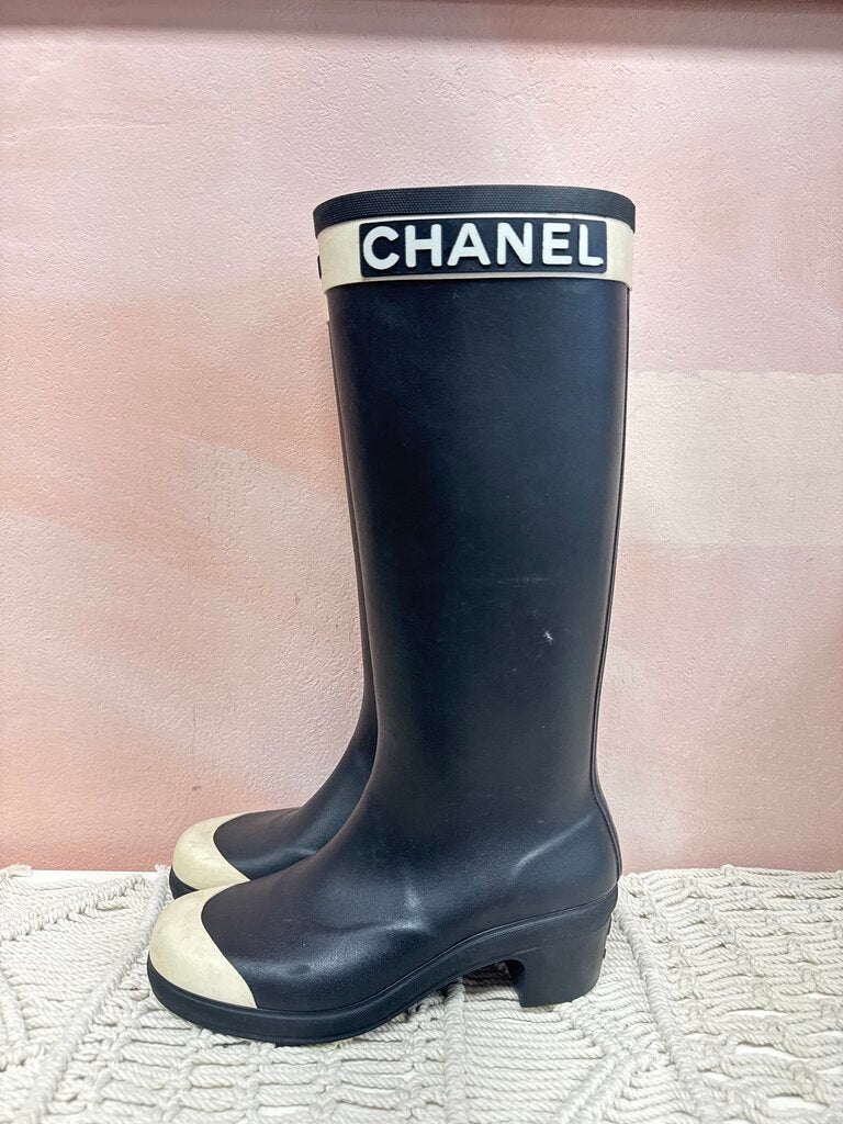 Chanel Black Interlocking CC Rain Boot '18