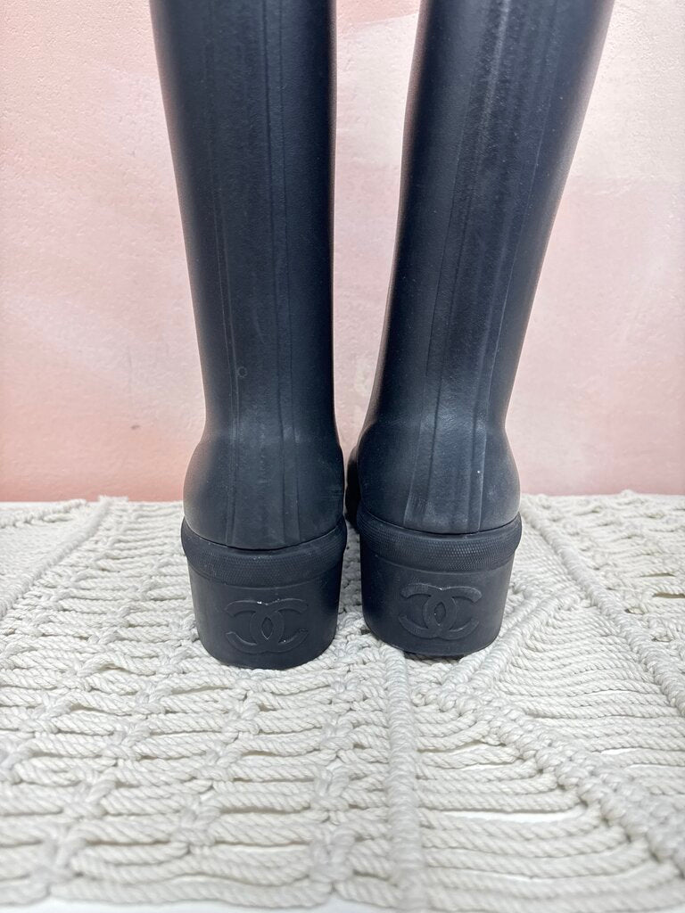 Chanel Black Interlocking CC Rain Boot '18