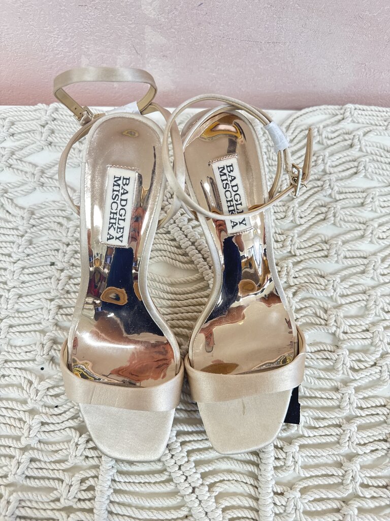 Badgley Mischka Champagne Satin and Pearl Pump