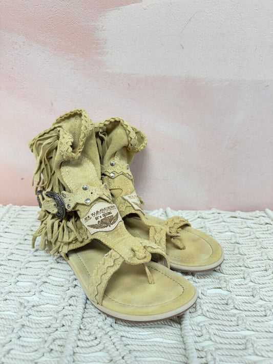 El Vaquero Beige Suede Apache Sandals