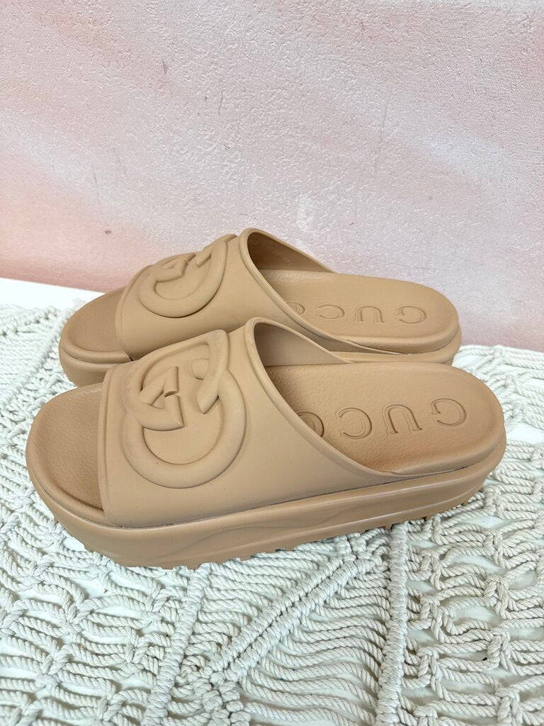 Gucci Tan Interlocking G Rubber Slide