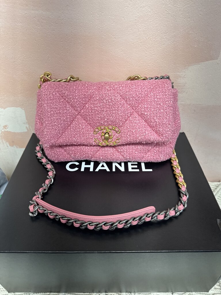Chanel Pink Tweed 19 (Orig $5300) '22 w/Box & Dustbag