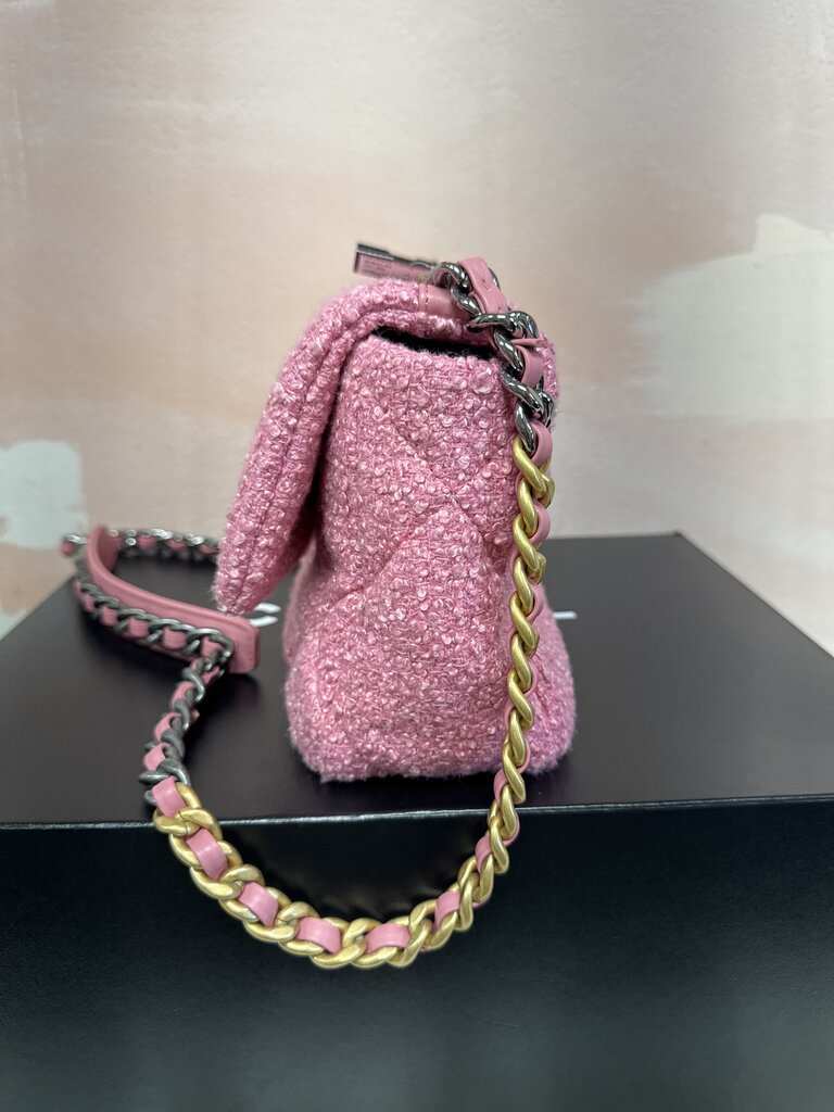 Chanel Pink Tweed 19 (Orig $5300) '22 w/Box & Dustbag