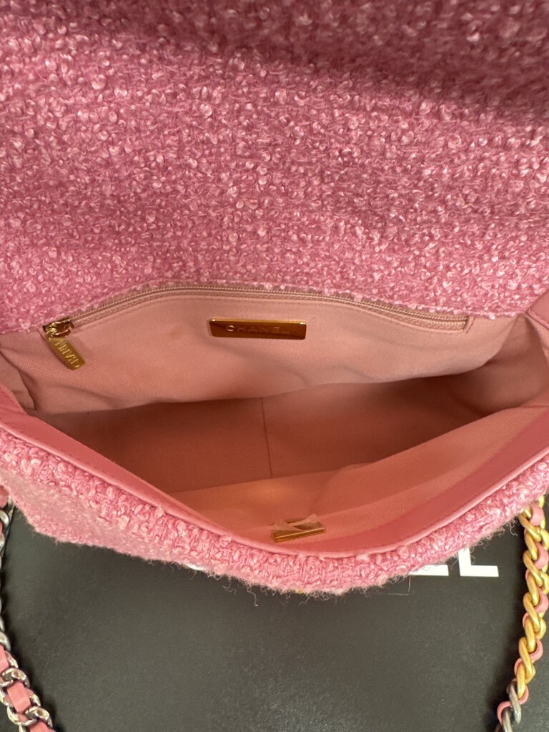 Chanel Pink Tweed 19 (Orig $5300) '22 w/Box & Dustbag