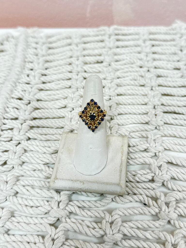 *(35)14k Sapphire Vintage Ring