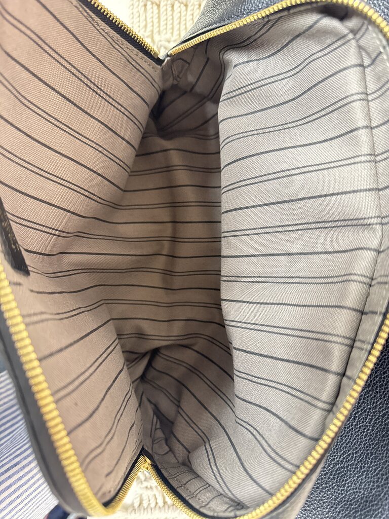 Louis Vuitton Black Empriente Marais MM '15 w/Dustbag