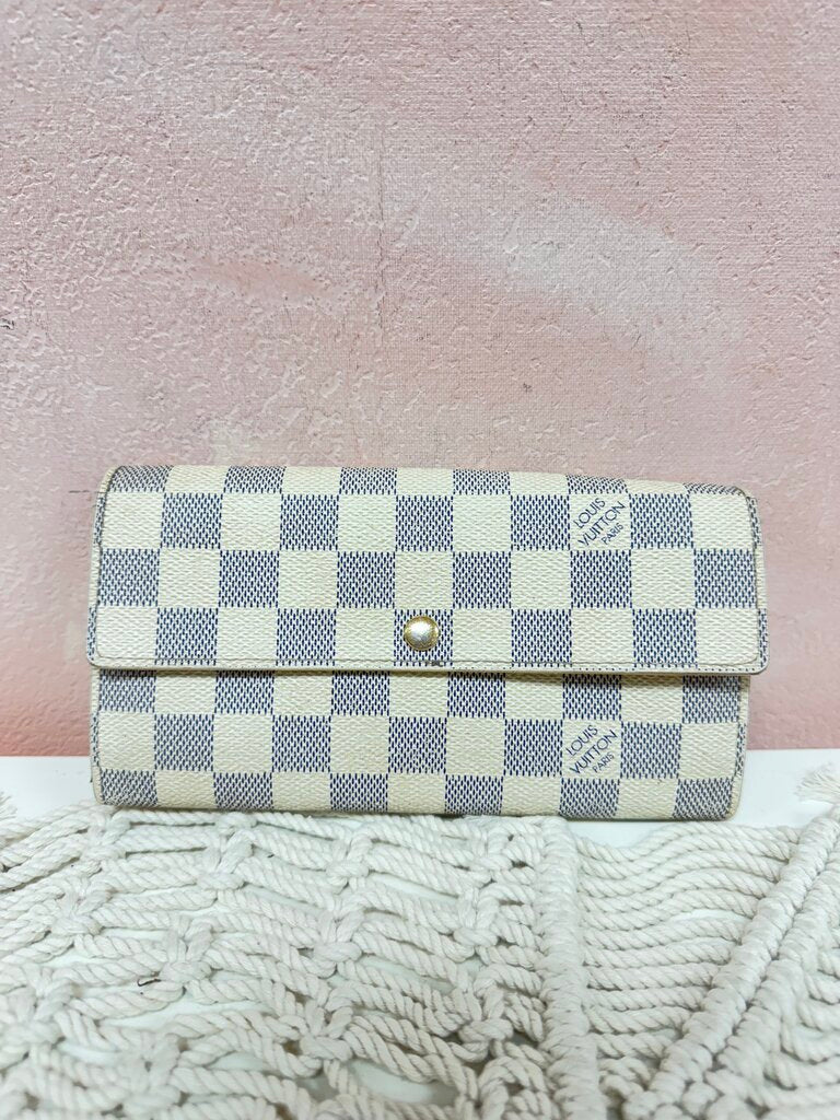 Louis Vuttion Azur Damier Wallet '09 w/Box and Dustbag