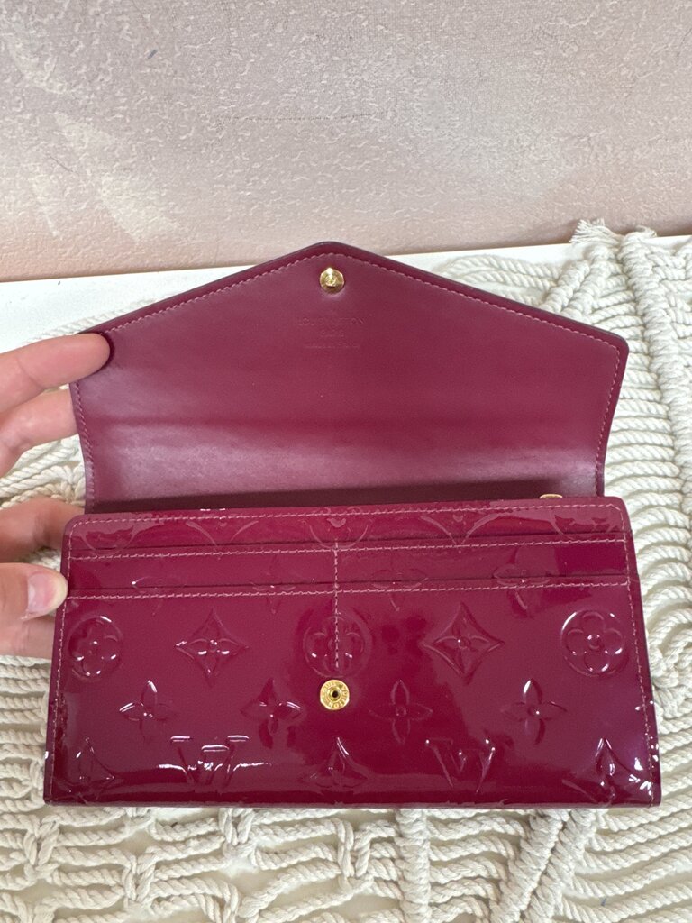 Louis Vuitton Cranberry Patent Vernis Sarah Wallet w/Dustbag