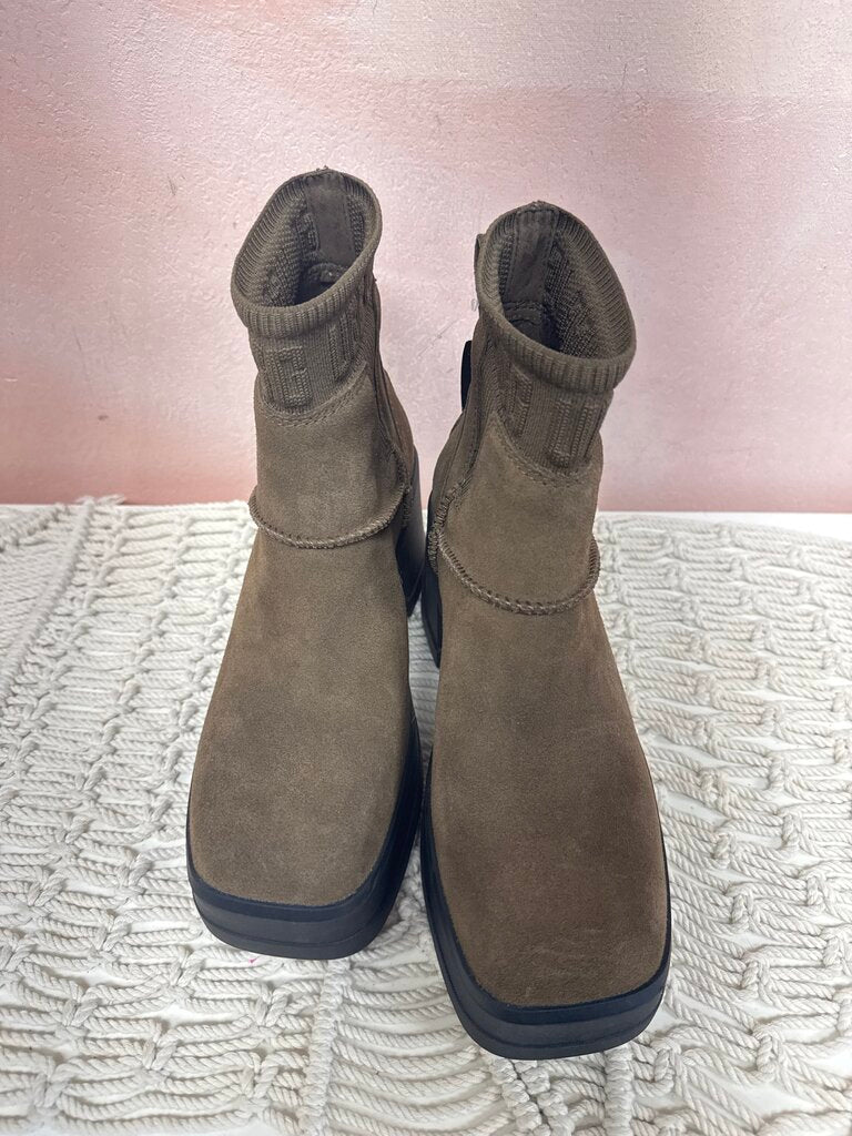 Ugg Brown Chelsea Boot