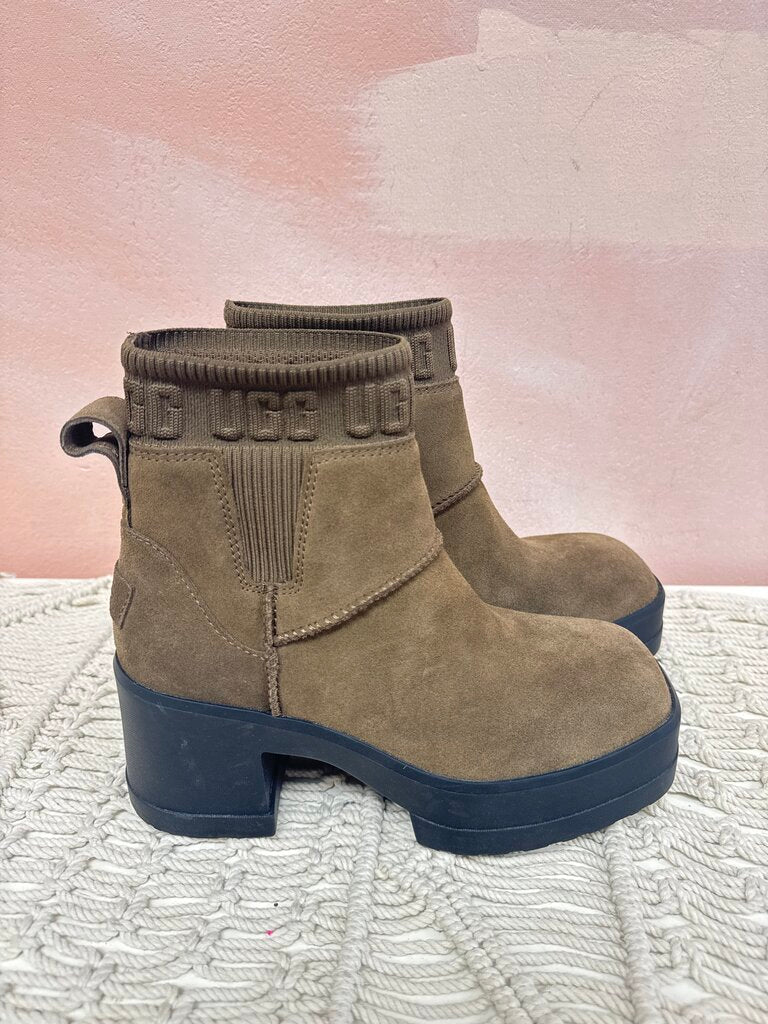 Ugg Brown Chelsea Boot