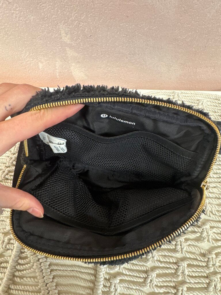 Lululemon Black Sherpa Belt Bag