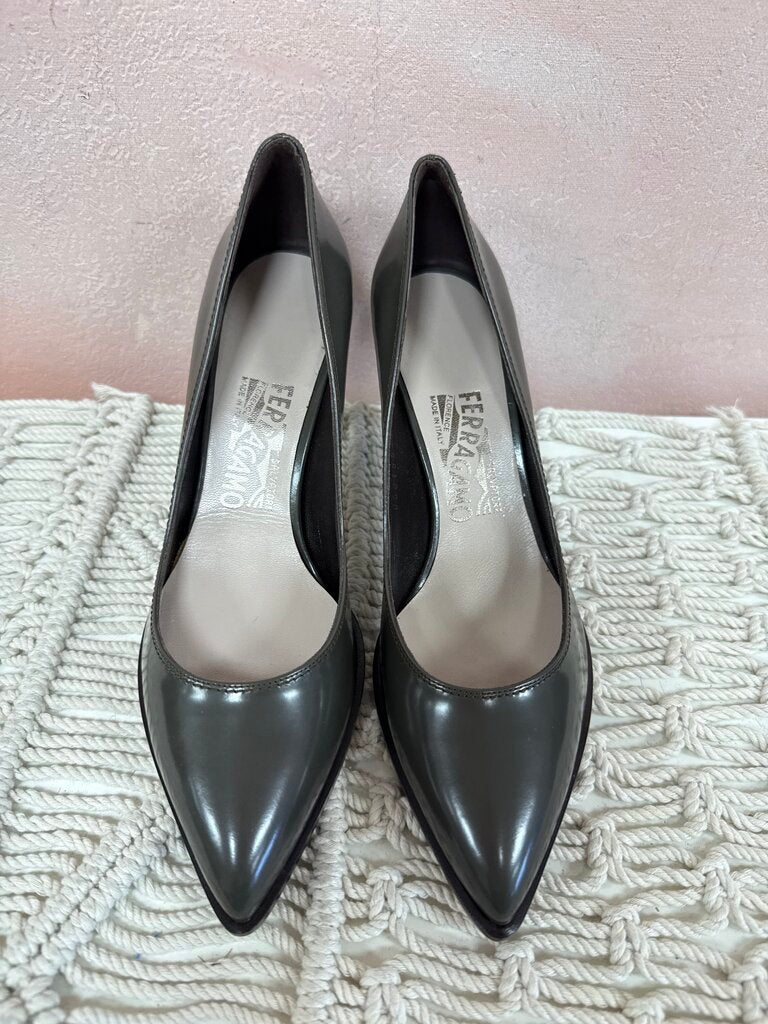 Ferragamo Moss Leather Pump NWT