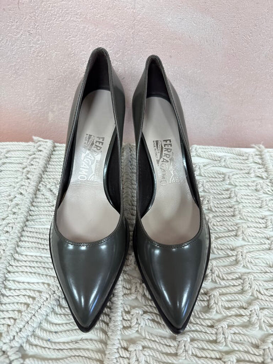 Ferragamo Moss Leather Pump NWT