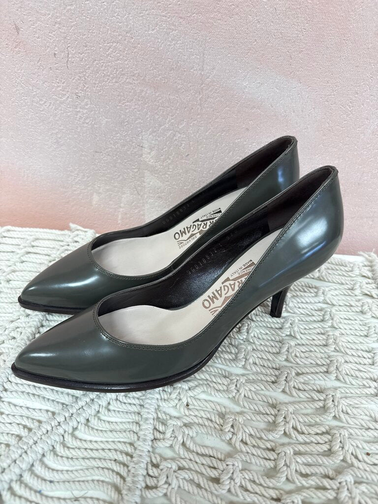 Ferragamo Moss Leather Pump NWT