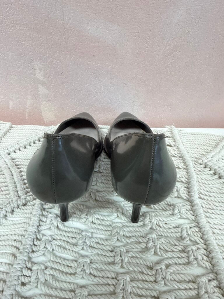 Ferragamo Moss Leather Pump NWT