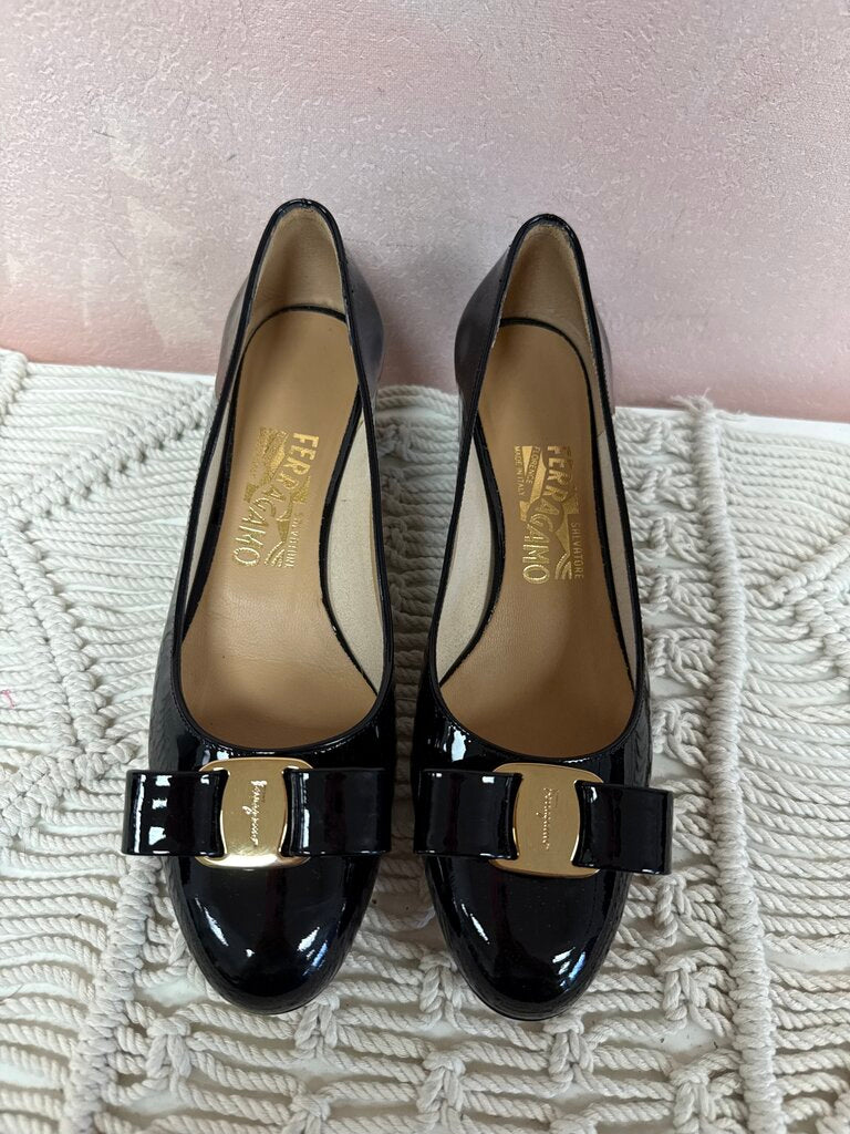 Ferragamo Black Patent 30mm Bow Pump NWT