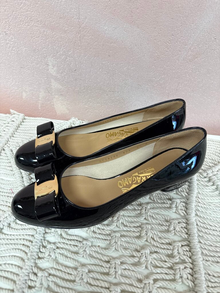 Ferragamo Black Patent 30mm Bow Pump NWT
