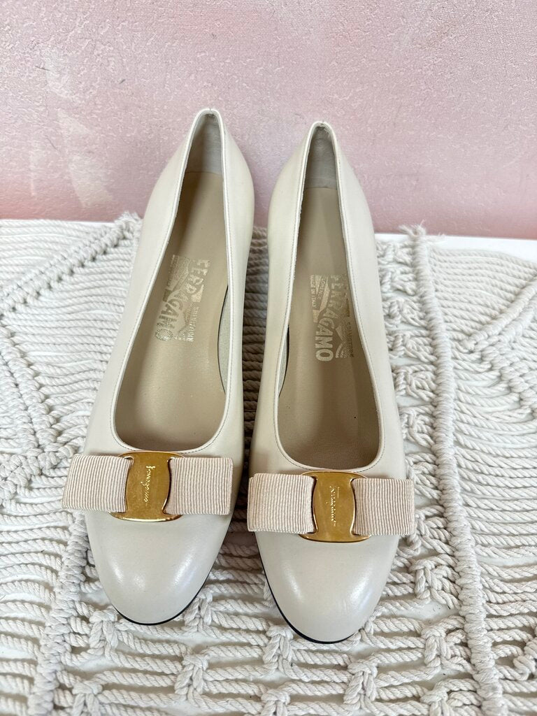 Ferragamo Bone 30mm Bow Pump NWT