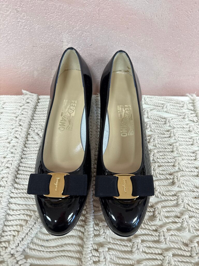 Ferragamo Black Patent 30mm Bow Pump NWT