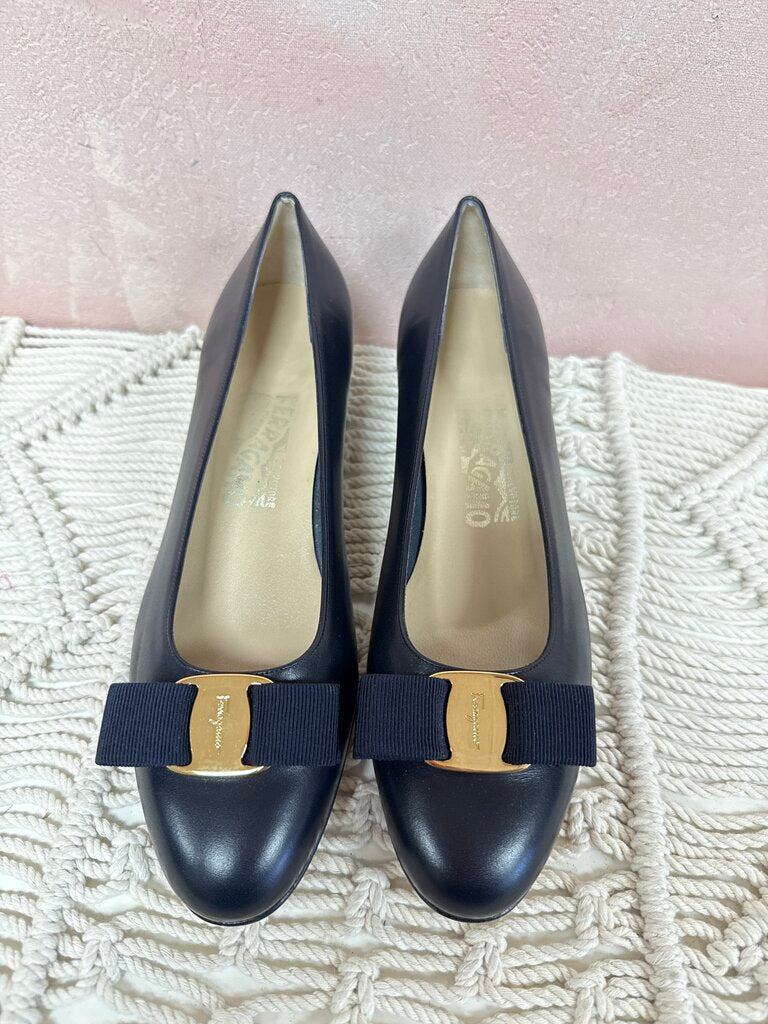 Ferragamo Navy 30mm Bow Pump
