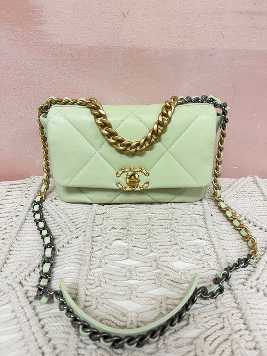 Chanel 19 Medium (microchip)