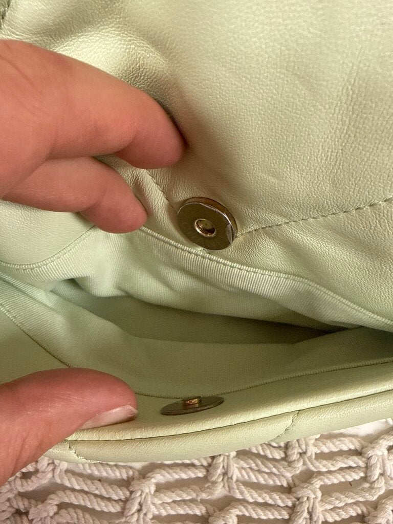 Chanel 19 Medium (microchip)